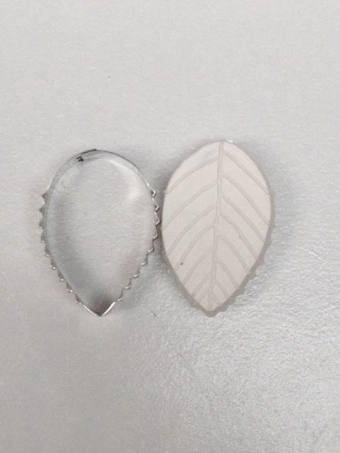 LV02set Rose petal/leaf double sided cutter, and hard veiner