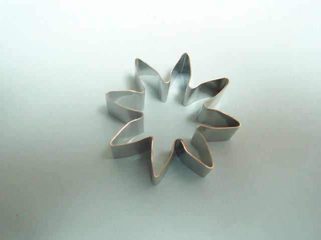 c124 Daisy Everlasting Small 36mm