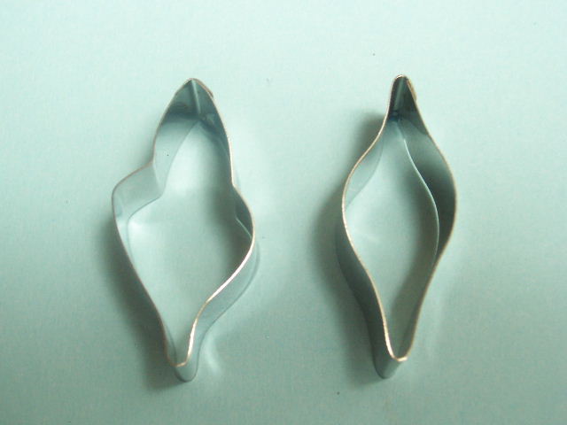 c151 Poinsettia Small (set of 2) 37mm