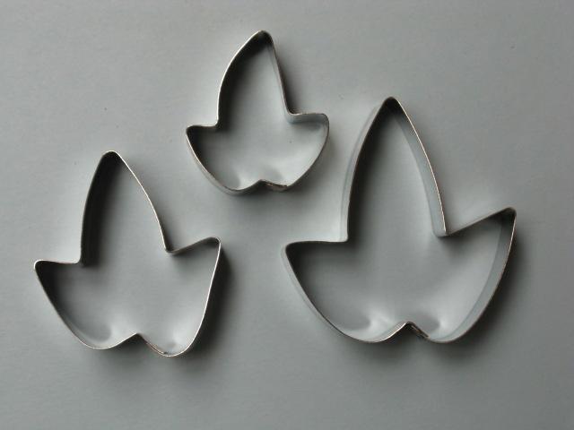 c172 Ivy Leaves Set of 3 26 to 39mm